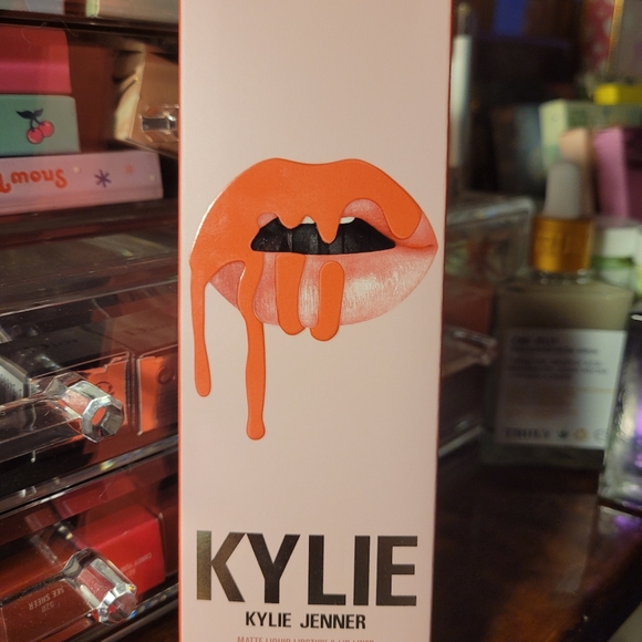 Kylie Cosmetics Lip Kit - Picture 4 of 7